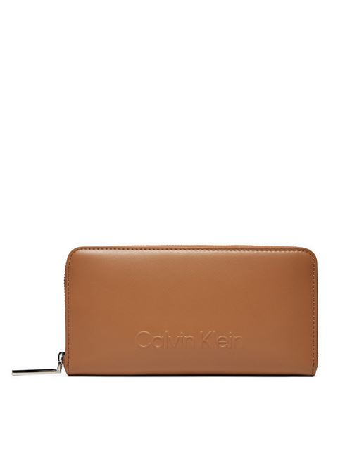 EMBOSSED LOGO ZIP LG WALLET CALVIN KLEIN | K60K612439/GDB